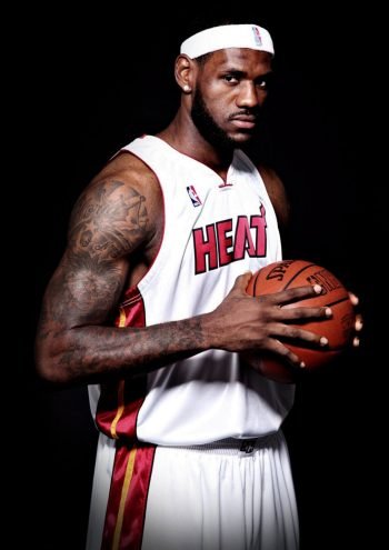 lebron-james-black-3840x2160-17356